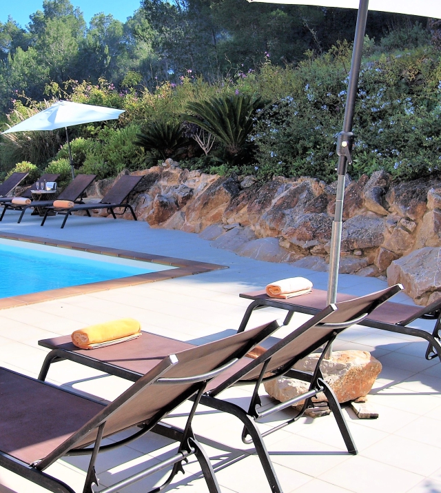 Ibiza rental villa rv collexion 2022 finca san jose verg family sunbeds 12.jpg